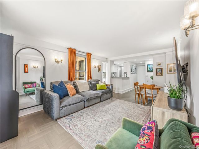  2 BR,  2.00 BTH &nbsp;High rise style home in New York (manhattan)