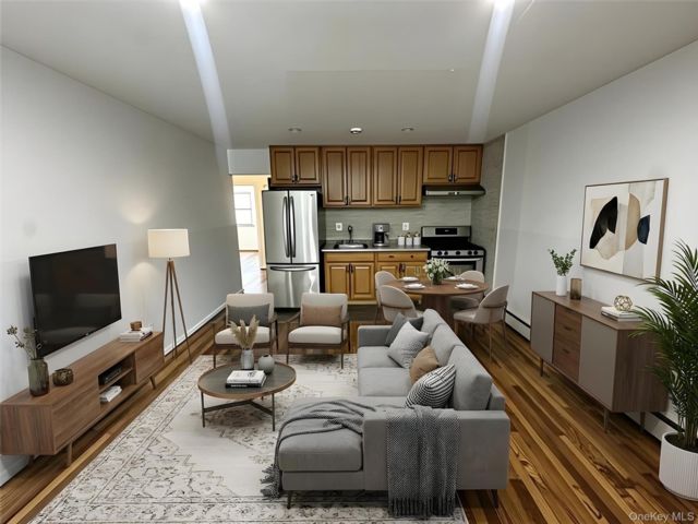  4 BR,  1.00 BTH &nbsp;Colonial style home in Hempstead