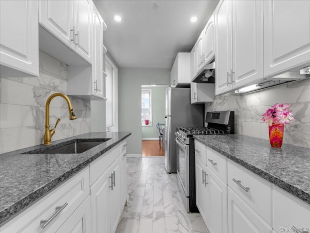  1 BR,  1.00 BTH &nbsp;Other style home in Bayside