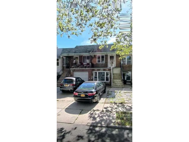 5 BR,  2.00 BTH &nbsp;House style home in East Elmhurst
