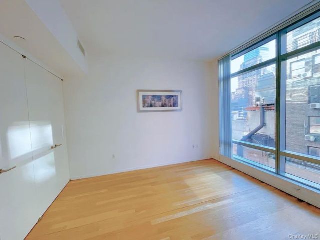 [PHOTO]