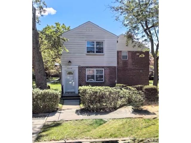  2 BR,  2.00 BTH &nbsp;Other style home in Oakland Gardens