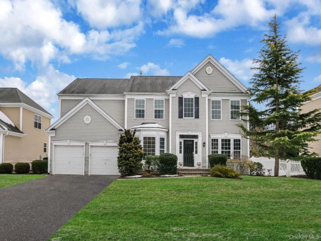  4 BR,  4.00 BTH &nbsp;Colonial style home in Mount Sinai