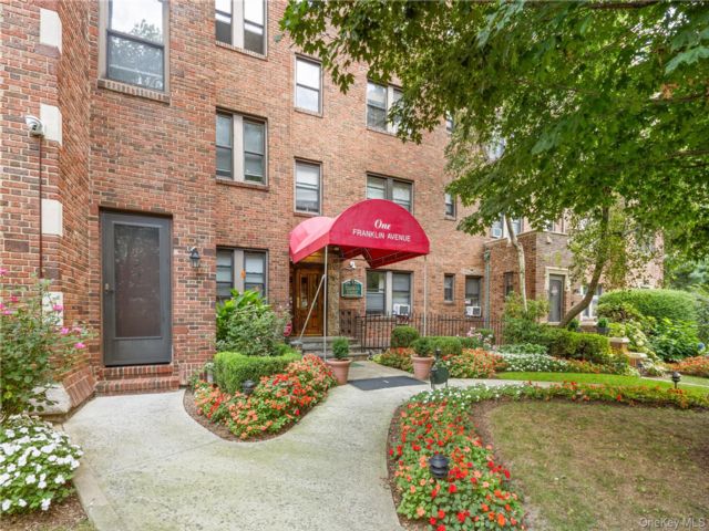 [White Plains Real Estate, listing number 7256205]