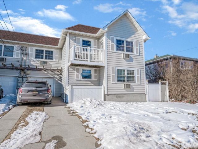  2 BR,  1.00 BTH &nbsp;Condo style home in Arverne