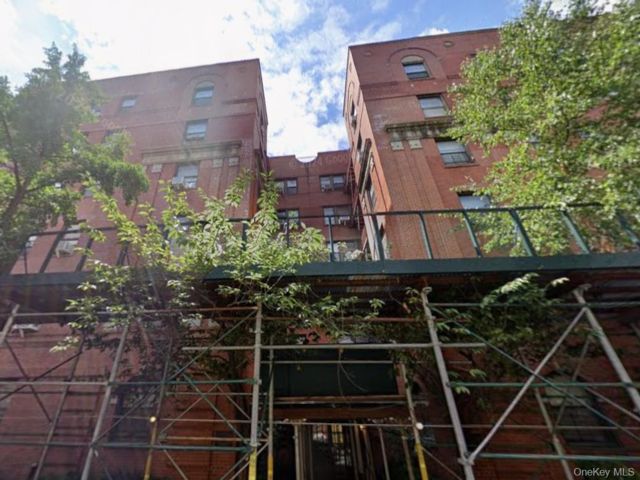  1 BR,  1.00 BTH &nbsp;Other style home in Jackson Heights