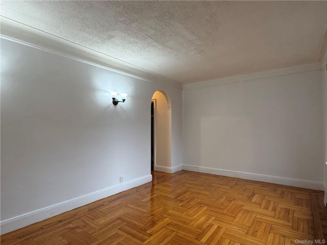  2 BR,  1.00 BTH &nbsp;Other style home in Flushing