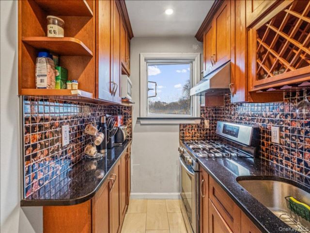  2 BR,  1.00 BTH &nbsp;Other style home in Bayside