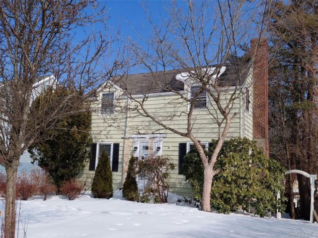 3 BR,  1.00 BTH &nbsp;Colonial style home in Eastchester