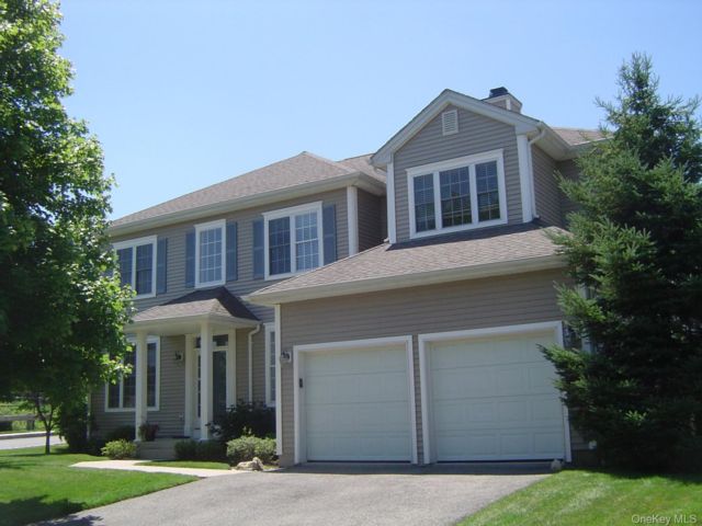  4 BR,  3.00 BTH &nbsp;Colonial style home in White Plains