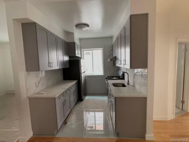  4 BR,  2.00 BTH &nbsp;Other style home in Woodside