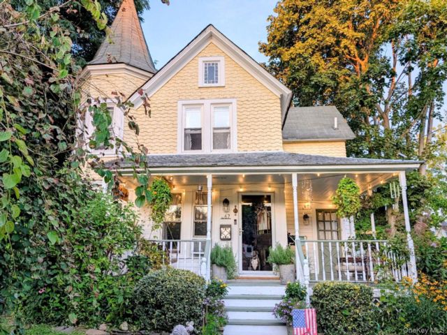  3 BR,  2.00 BTH &nbsp;Victorian style home in Patchogue