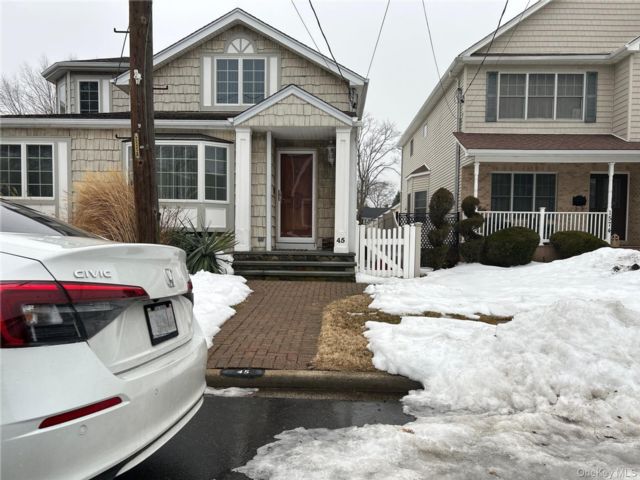  3 BR,  2.00 BTH &nbsp;Ranch style home in North Merrick