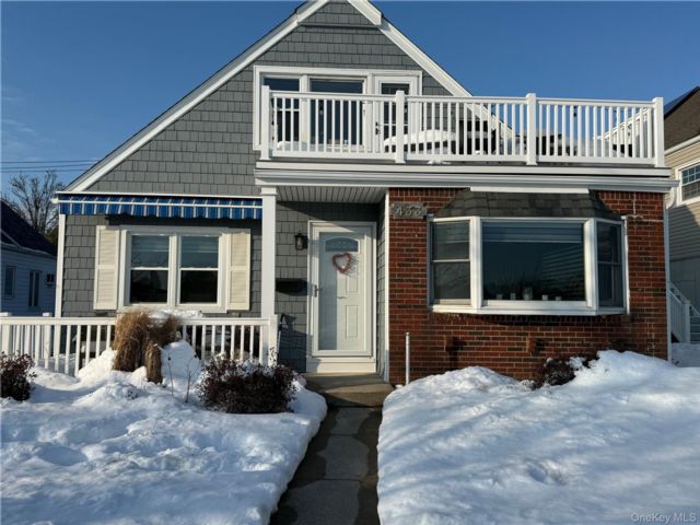  3 BR,  2.00 BTH &nbsp;A-frame style home in Long Beach