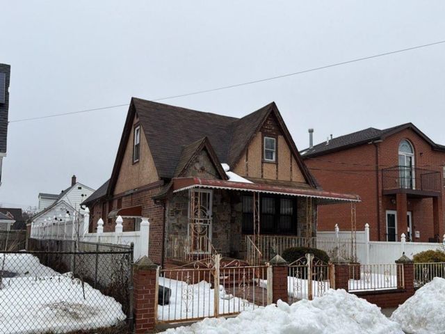  4 BR,  2.00 BTH &nbsp;Cape cod style home in Laurelton