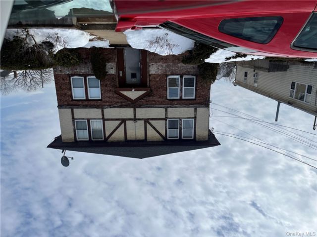  2 BR,  1.00 BTH &nbsp;Colonial style home in Hempstead