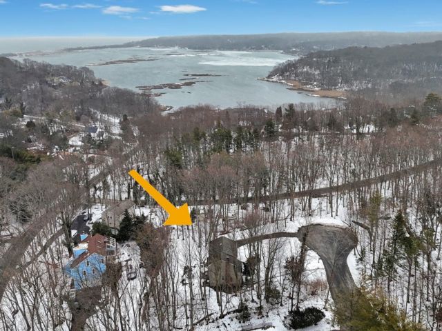  4 BR,  3.00 BTH &nbsp;Colonial style home in Port Jefferson