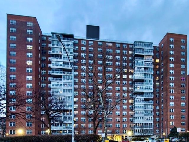  3 BR,  2.00 BTH &nbsp;Other style home in Flushing