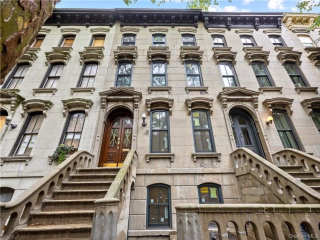  6 BR,  6.00 BTH &nbsp;Other style home in Long Island City