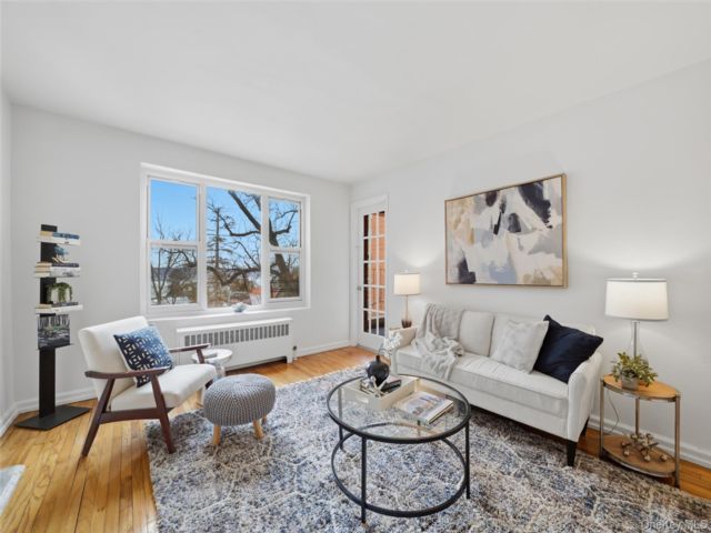  3 BR,  2.00 BTH &nbsp;Other style home in Hastings-on-hudson