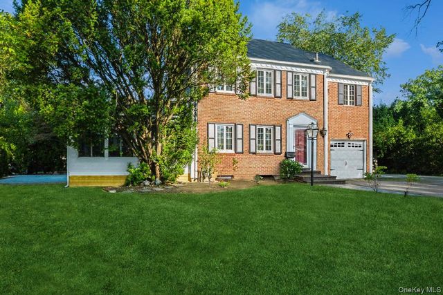  4 BR,  3.00 BTH &nbsp;Colonial style home in Garden City