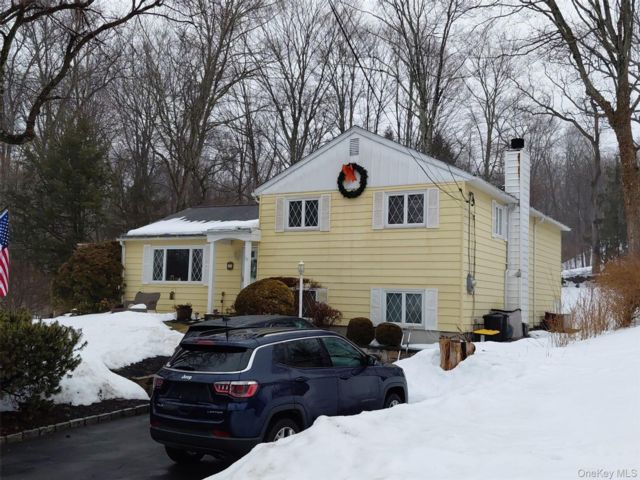  4 BR,  2.00 BTH &nbsp;Split level style home in Cortlandt Manor