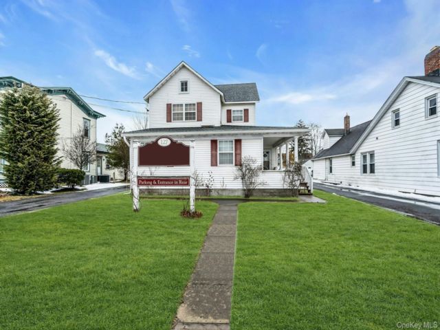 Studio,  0.00 BTH &nbsp;Commercial style home in Patchogue