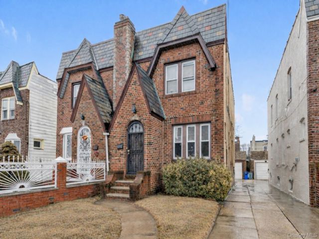 [Saint Albans Real Estate, listing number 7256797]