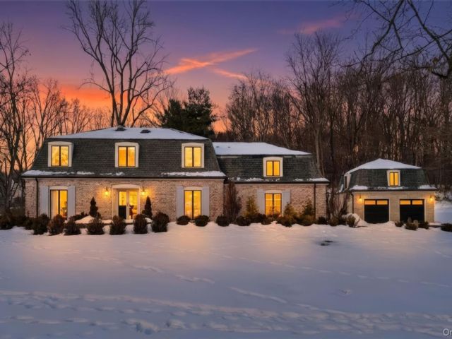  4 BR,  5.00 BTH &nbsp;Estate style home in Newburgh