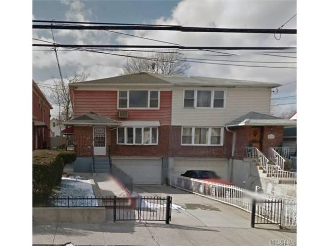  3 BR,  2.00 BTH &nbsp;Colonial style home in East Elmhurst