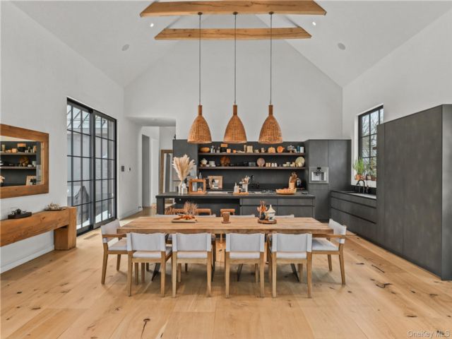  5 BR,  6.00 BTH &nbsp;Contemporary style home in Purchase