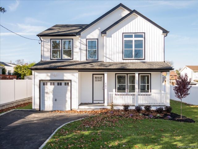  4 BR,  3.00 BTH &nbsp;Colonial style home in Copiague