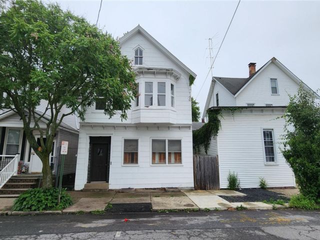  2 BR,  1.00 BTH &nbsp;Colonial style home in Port Jervis