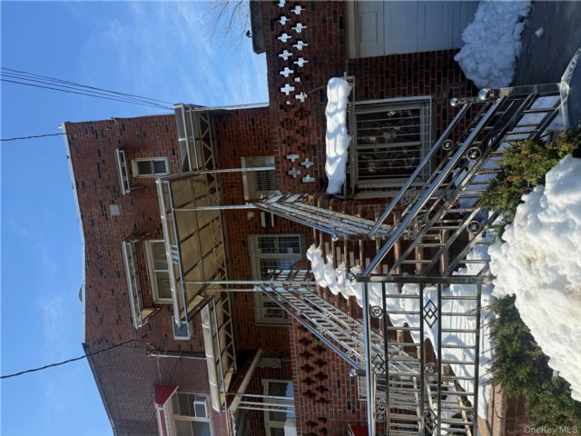  5 BR,  3.00 BTH &nbsp;House style home in Canarsie