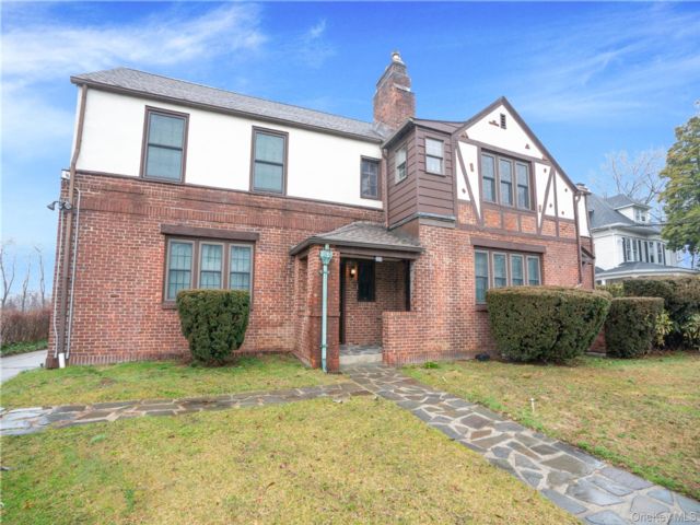  2 BR,  1.00 BTH &nbsp;Estate style home in Peekskill