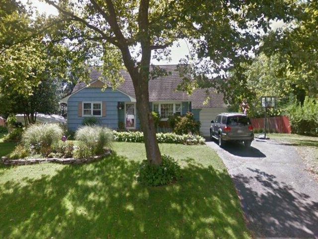  4 BR,  2.00 BTH &nbsp;Cape cod style home in East Moriches