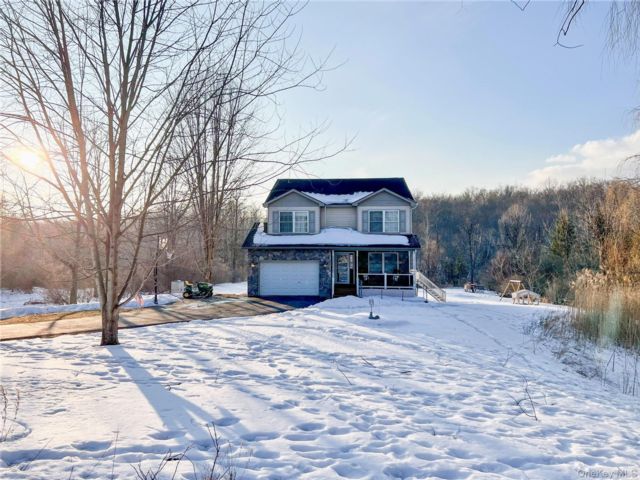  4 BR,  3.00 BTH &nbsp;Colonial style home in Middletown