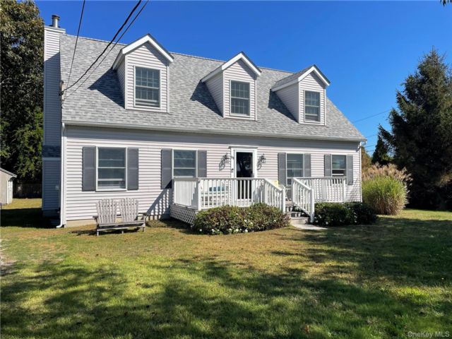  4 BR,  3.00 BTH &nbsp;Cape cod style home in Shelter Island