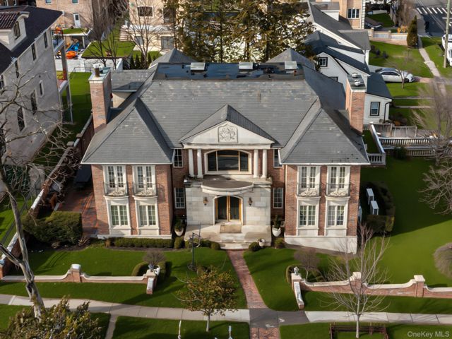  5 BR,  8.00 BTH &nbsp;Contemporary style home in Jamaica