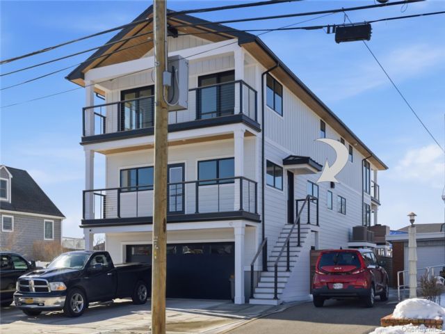  1 BR,  1.00 BTH &nbsp;Contemporary style home in Island Park
