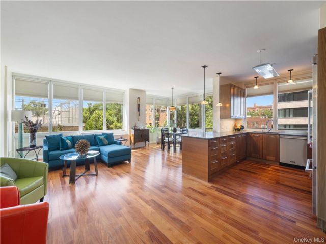 [Kingsbridge Real Estate, listing number 7257384]