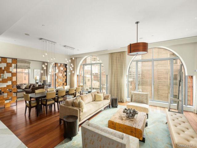  4 BR,  5.00 BTH &nbsp;Condo style home in New York (manhattan)