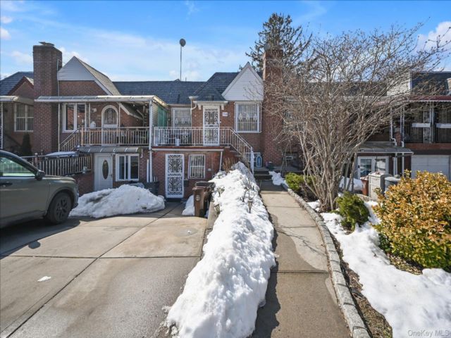  4 BR,  2.00 BTH &nbsp;Other style home in Elmhurst