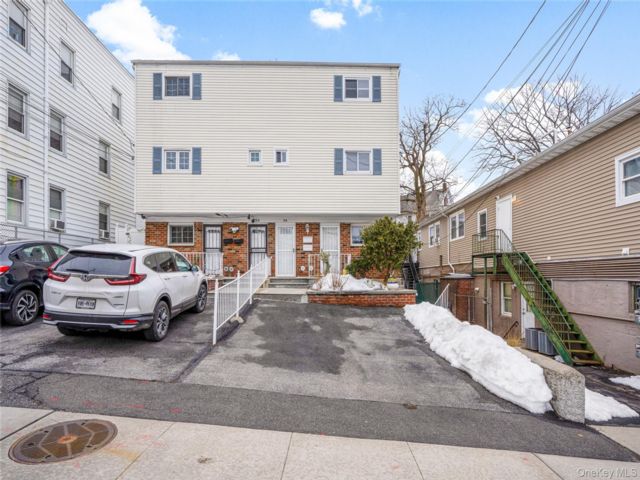  4 BR,  3.00 BTH &nbsp;House style home in Yonkers