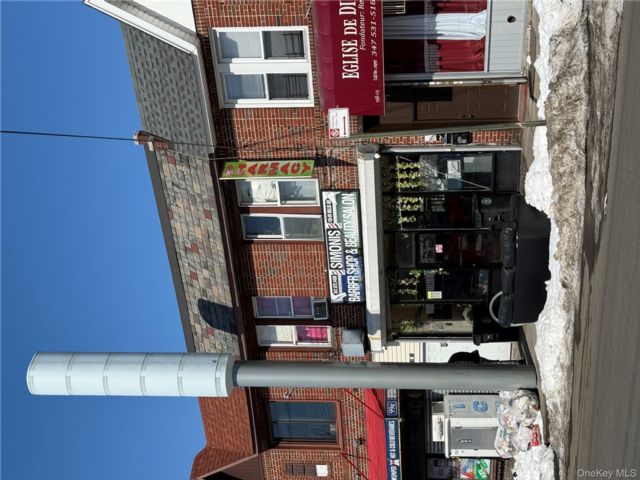 Studio,  0.00 BTH &nbsp;Commercial style home in Flushing