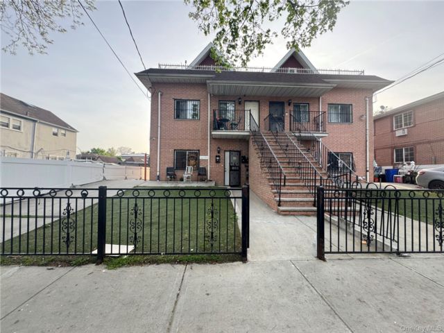  6 BR,  5.00 BTH &nbsp;Contemporary style home in East Elmhurst
