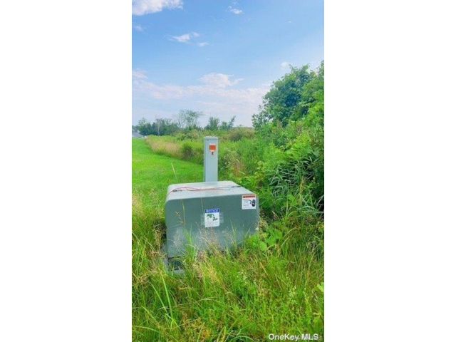 Lot <b>Size:</b>  &nbsp;House style home in Athens