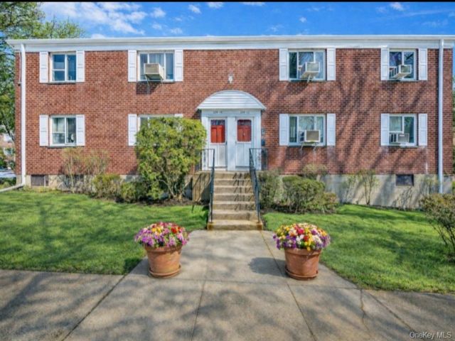  2 BR,  1.00 BTH &nbsp;Garden style home in Queens Village
