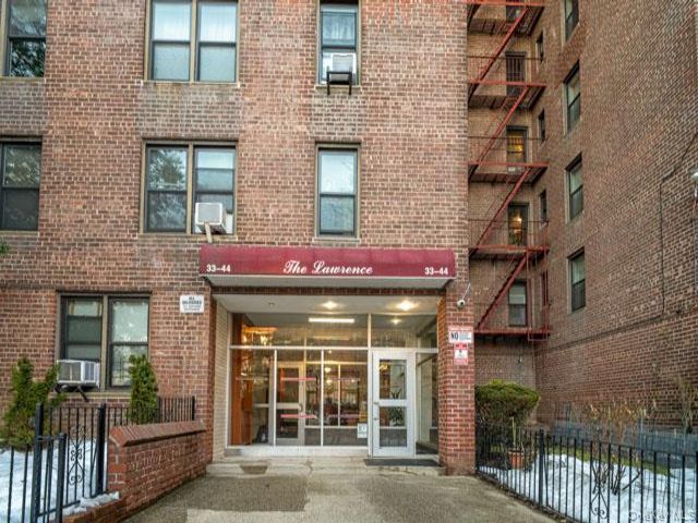  2 BR,  2.00 BTH &nbsp;Other style home in Jackson Heights
