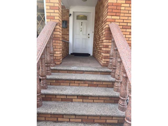  3 BR,  1.00 BTH &nbsp;Colonial style home in Woodhaven